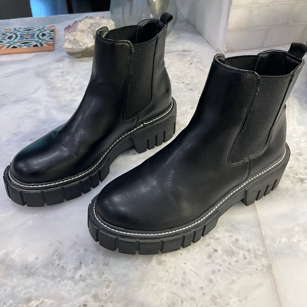 Madden Girl Karley Chelsea Boots -size 8.5